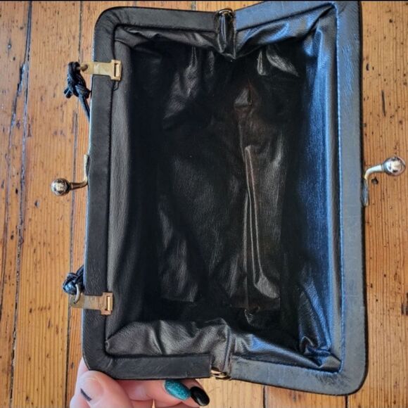 Vintage Black Velvet Silver Clasp Closure Purse - Picture 4 of 4